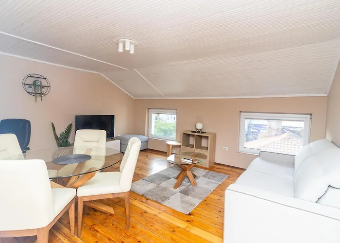 Homy & Stylish Centrally Located Apartment