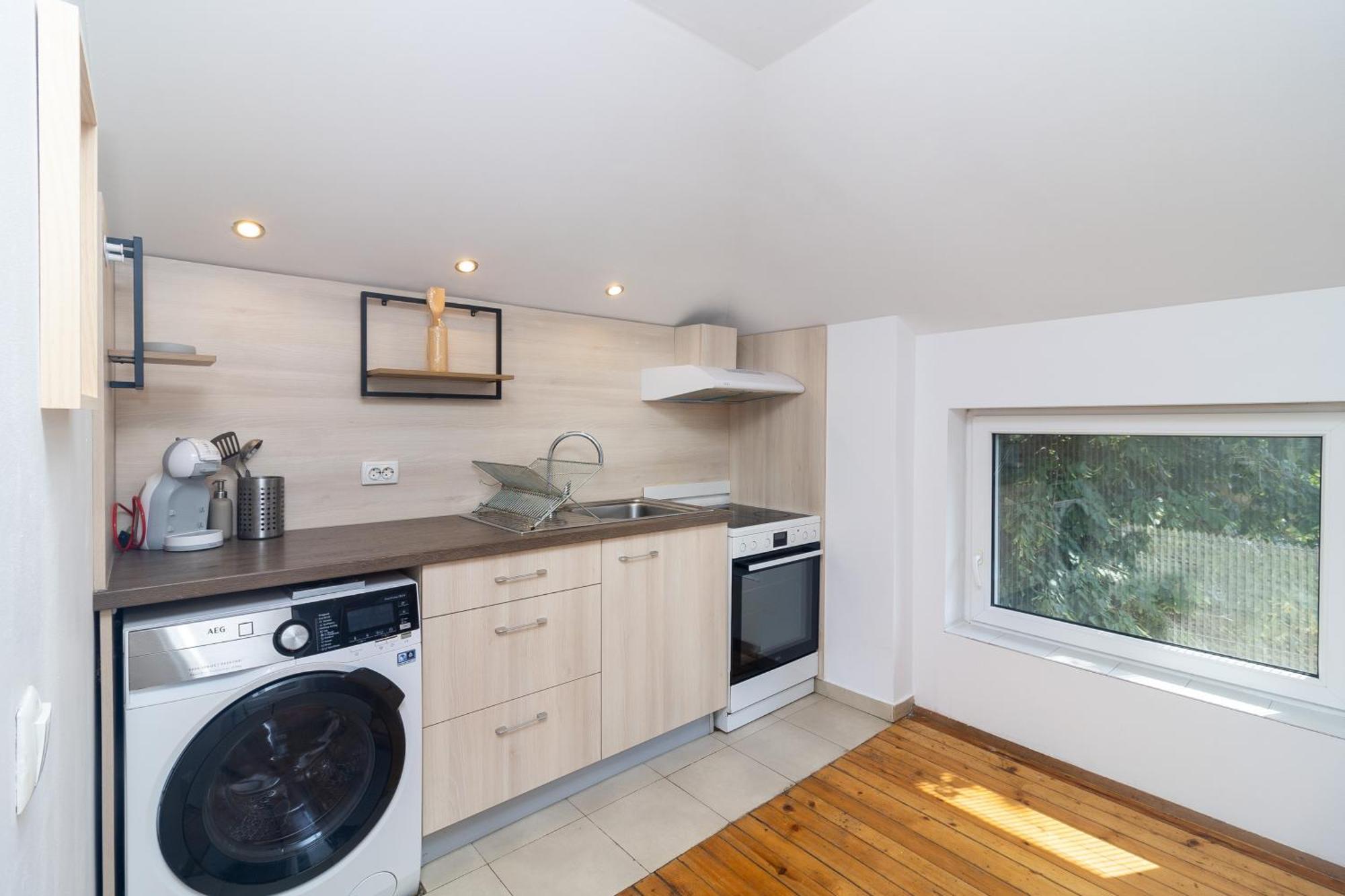 Homy & Stylish Centrally Located Sofia