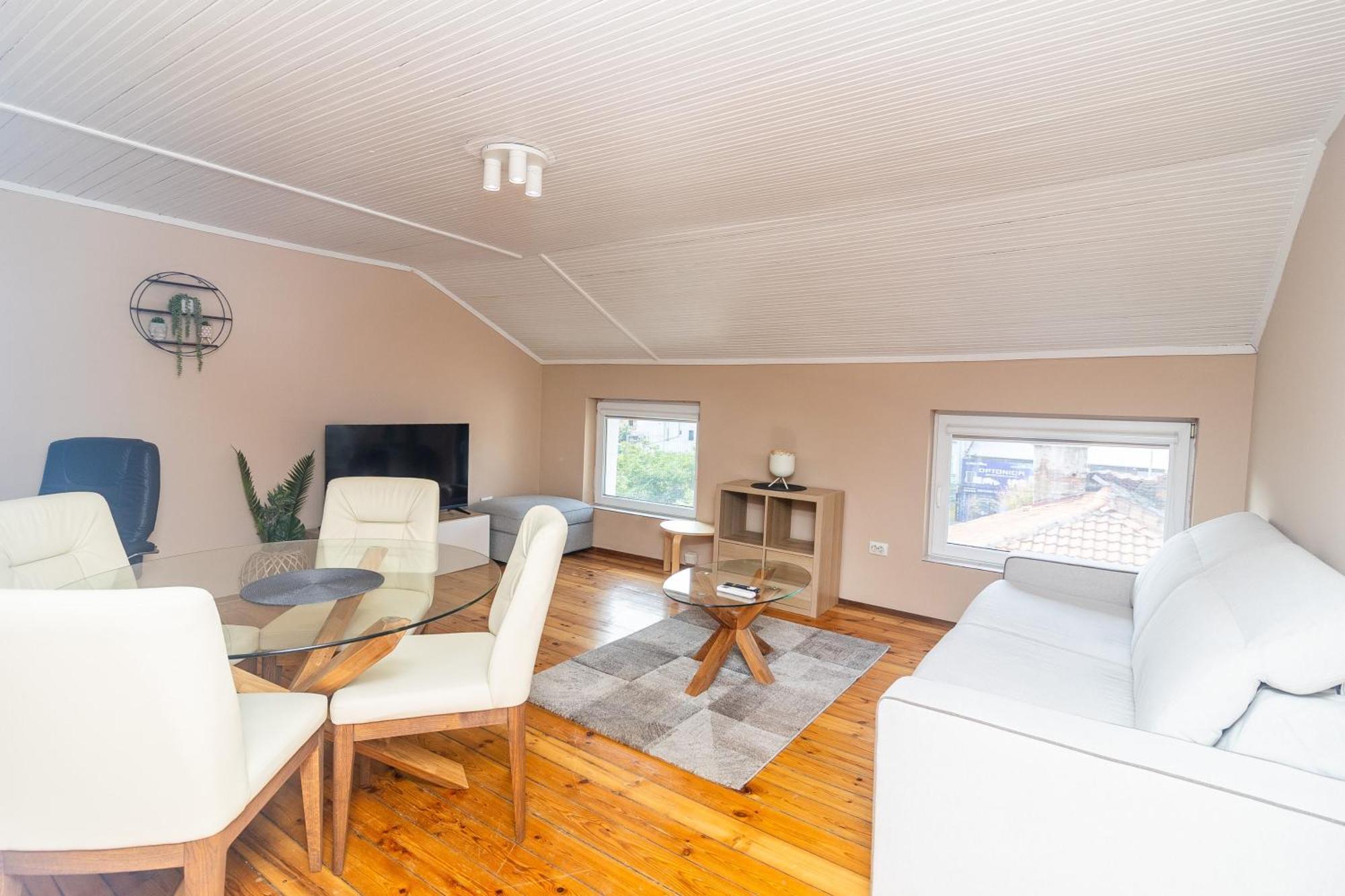 Homy & Stylish Centrally Located Sofia
